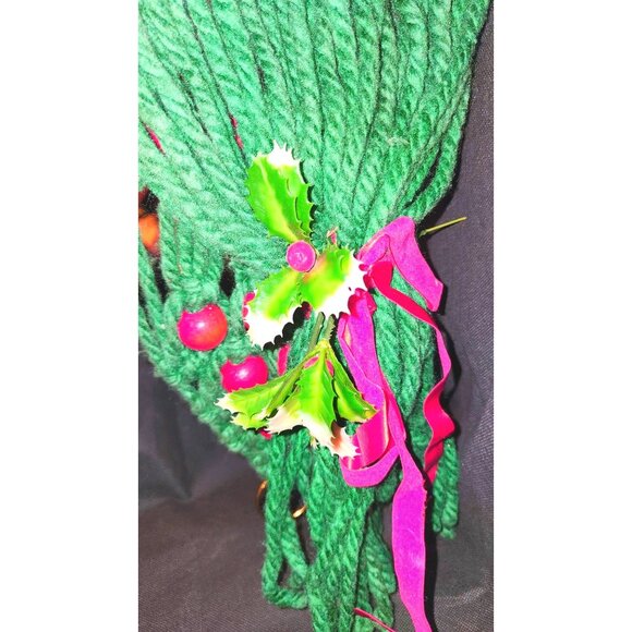 Vintage Handmade Macrame Christmas Wall Hanging Decoration With Red Wood Beads H - Picture 5 of 8